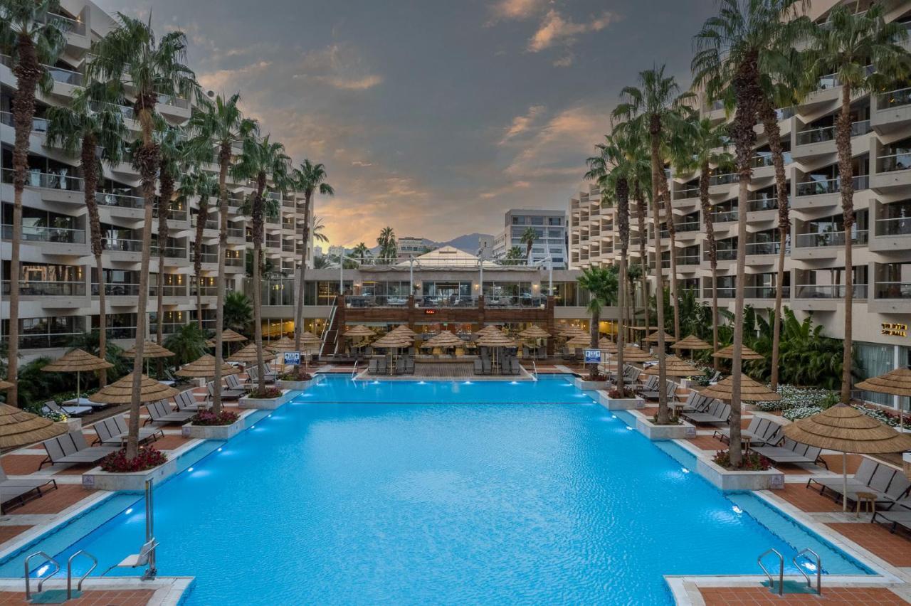 Aria Hotell Eilat Exteriör bild The pool at the Grand Resort
