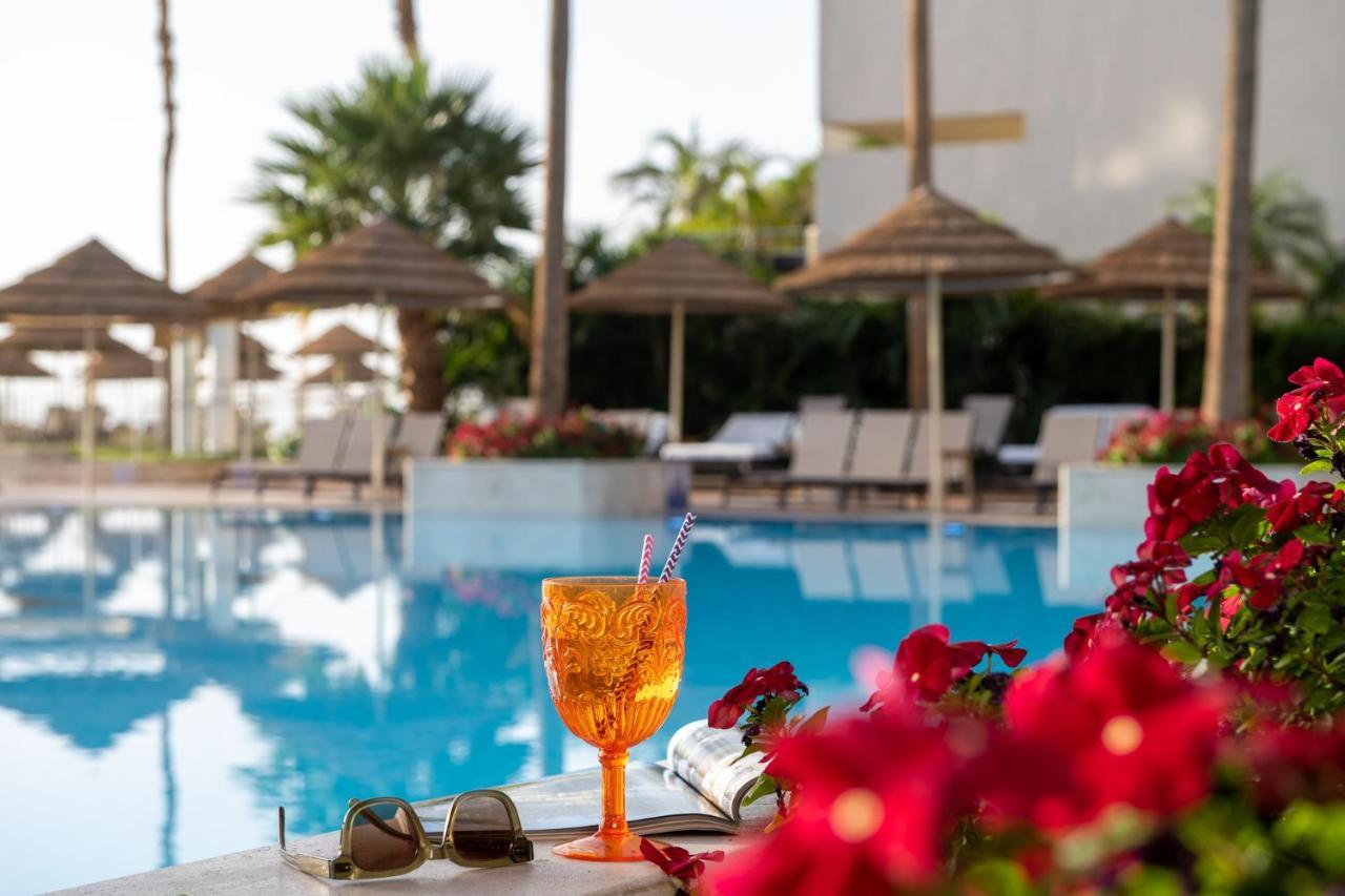 Aria Hotell Eilat Exteriör bild A glass of Aperol Spritz
