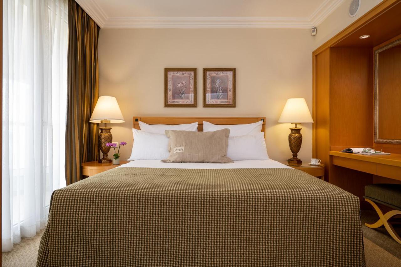 Aria Hotell Eilat Exteriör bild A bedroom at the hotel